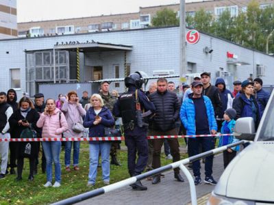 Стрельба в школе №88 в Ижевске. Фото: Ильяс Бекмансуров / ТАСС